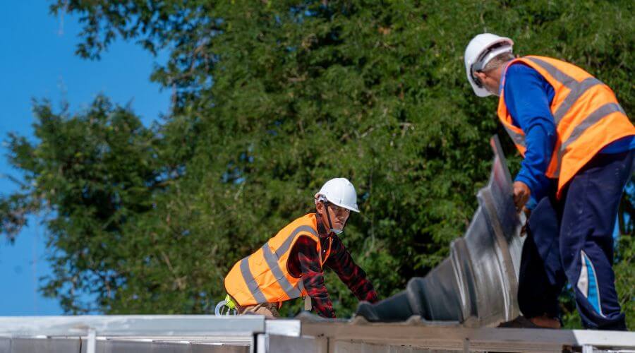 Professional gutter cleaning in Arapahoe, NE